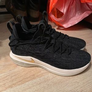 NIKE LEBRON 2019 LOW